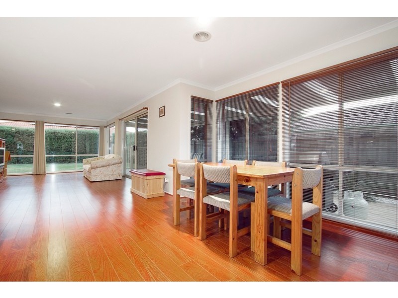 17 Robinswood Parade, Narre Warren South VIC 3805