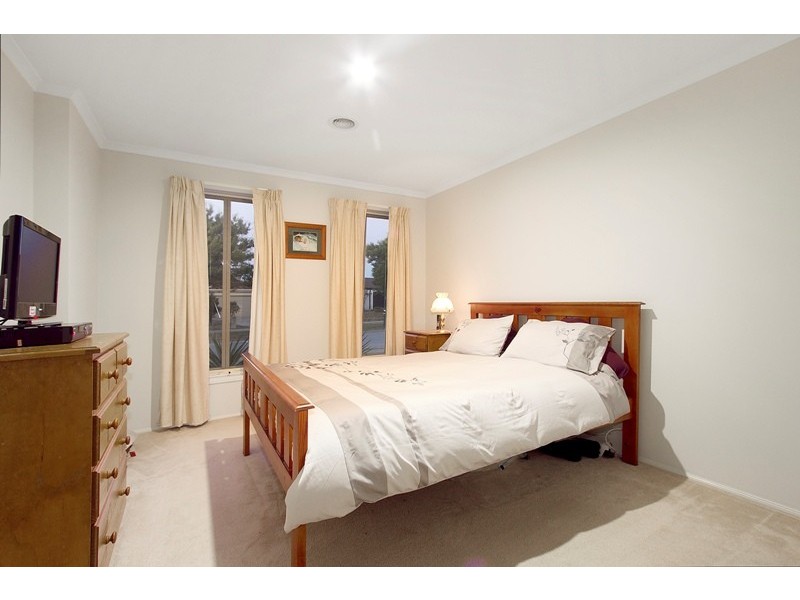 17 Robinswood Parade, Narre Warren South VIC 3805