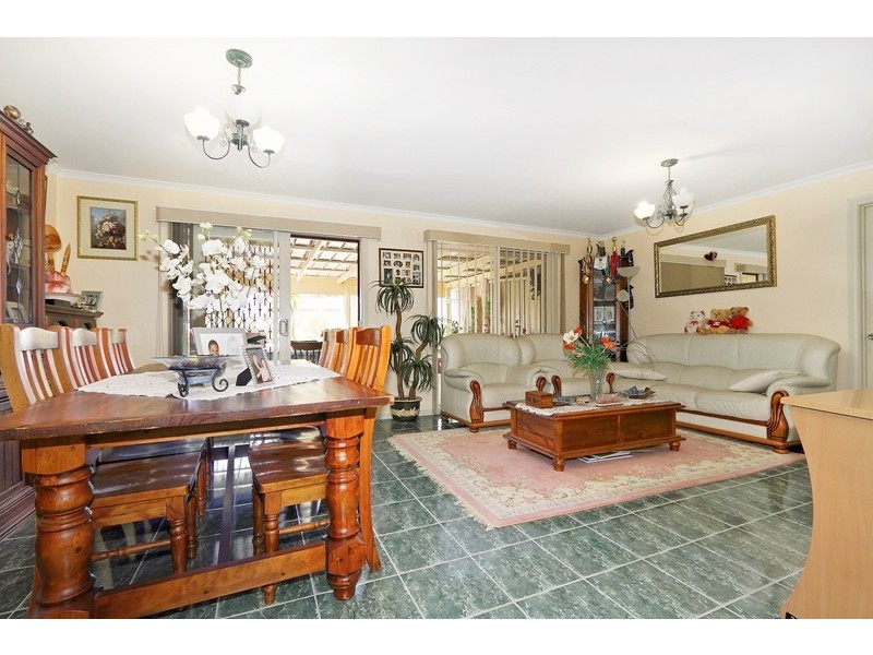51 Gleneagles Drive, Endeavour Hills VIC 3802