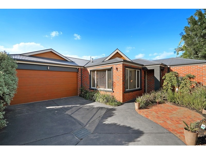 4b Meribel Way, Lynbrook VIC 3975