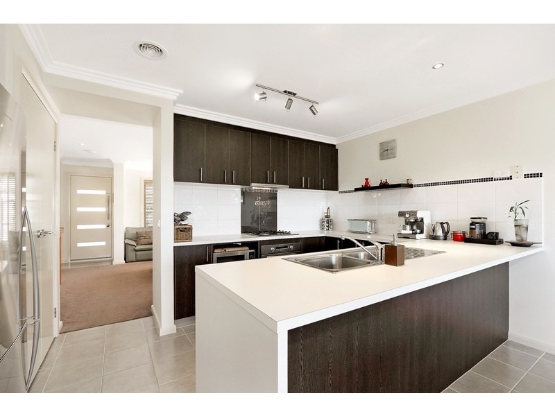 4b Meribel Way, Lynbrook VIC 3975