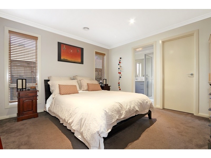 4b Meribel Way, Lynbrook VIC 3975