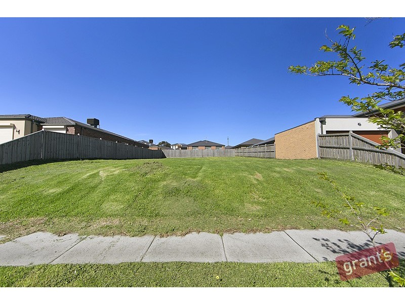 27 Westmoreland Avenue, Cranbourne North VIC 3977