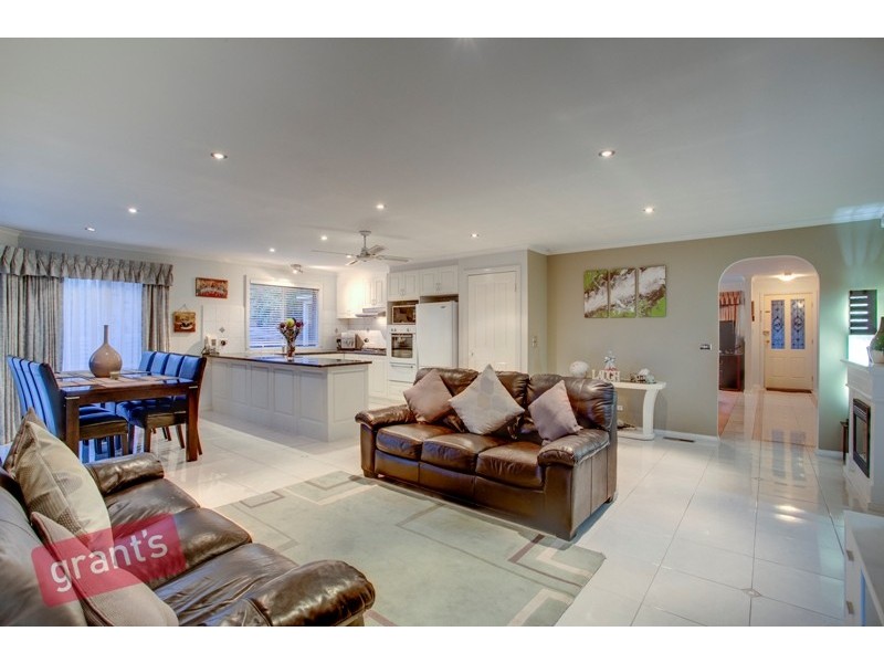 59 Sandalwood Drive, Narre Warren VIC 3805