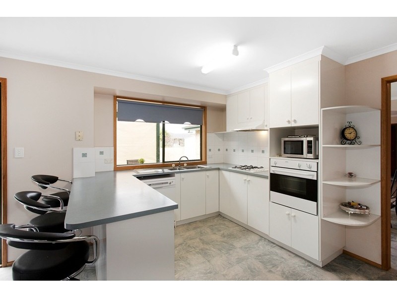 2 Rochelle Court, Narre Warren South VIC 3805