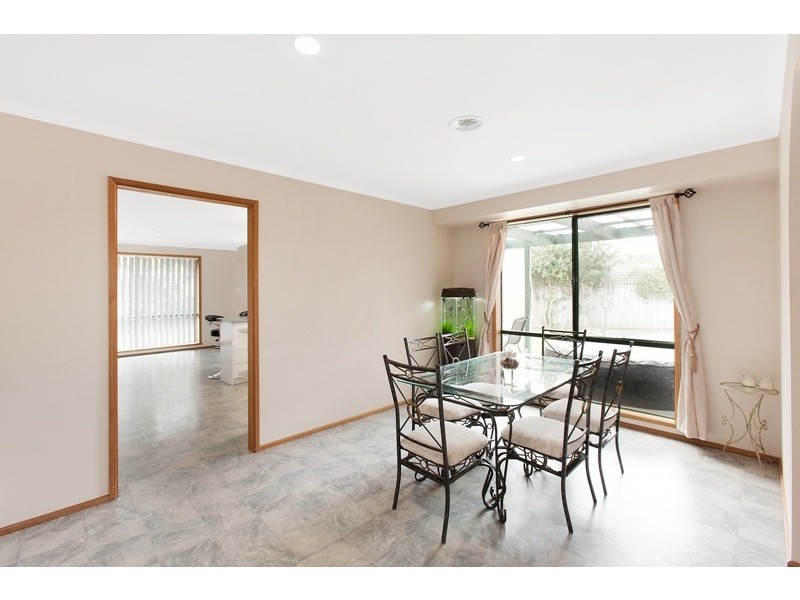2 Rochelle Court, Narre Warren South VIC 3805