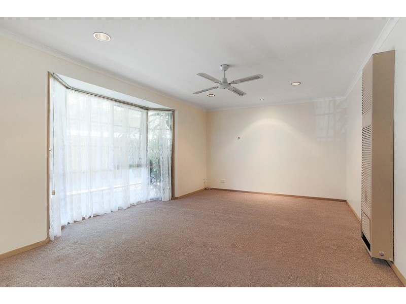 8 Rozzy Parade, Narre Warren VIC 3805