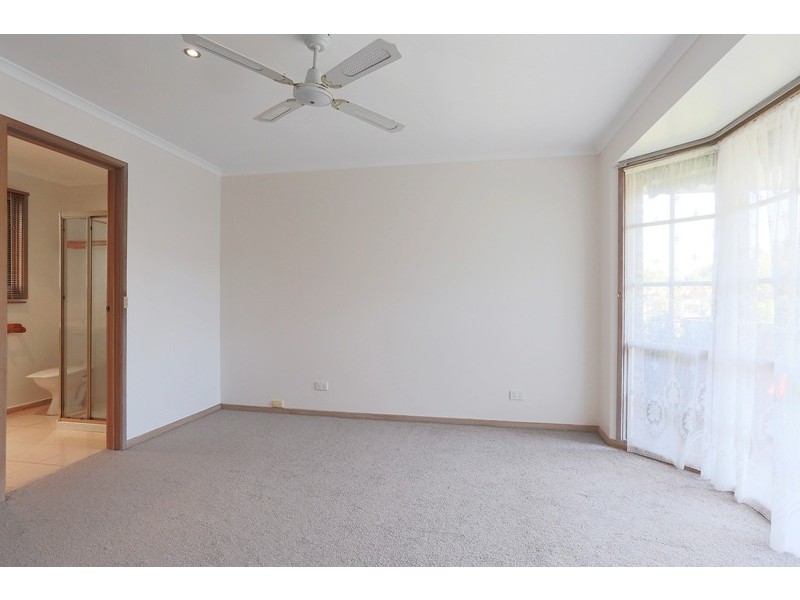 8 Rozzy Parade, Narre Warren VIC 3805