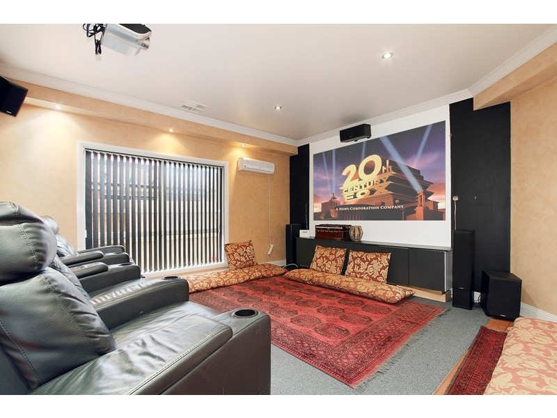 160 Sweeney Drive, Narre Warren VIC 3805