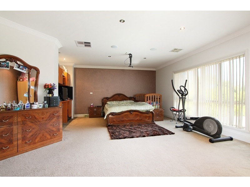 160 Sweeney Drive, Narre Warren VIC 3805