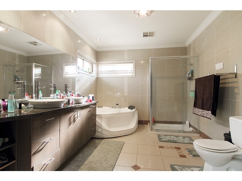 160 Sweeney Drive, Narre Warren VIC 3805