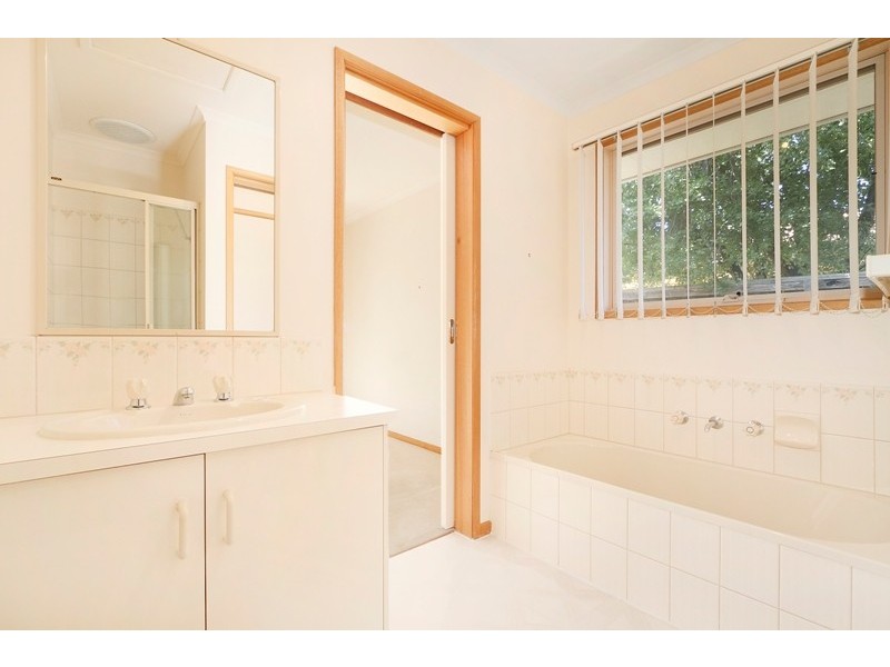 16  Norfolk Drive, Narre Warren VIC 3805