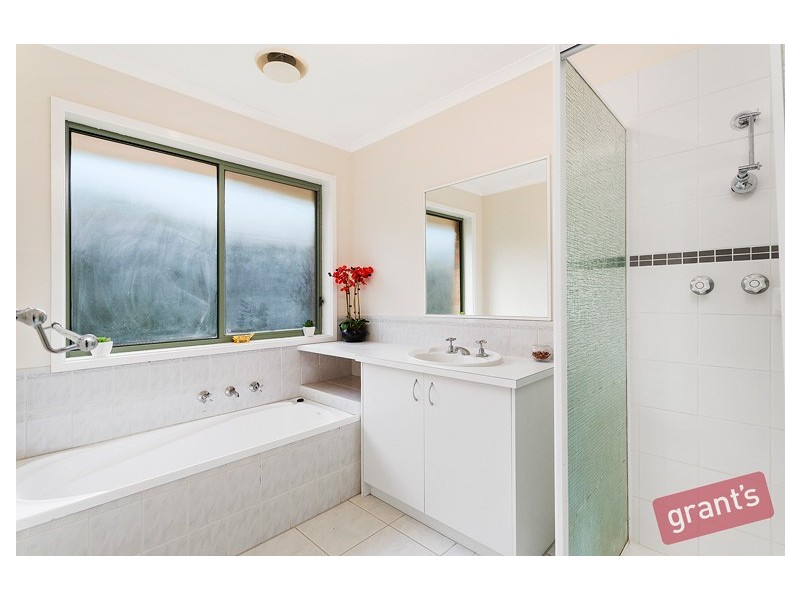 28 Hedgerow Court, Narre Warren South VIC 3805