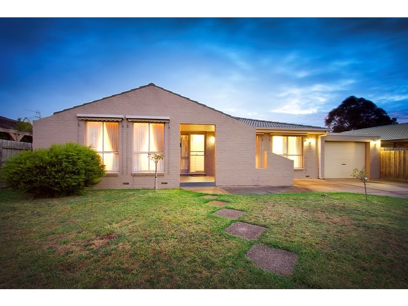 10 Millswyn Avenue, Hampton Park VIC 3976