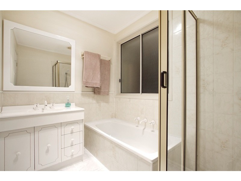 10 Millswyn Avenue, Hampton Park VIC 3976