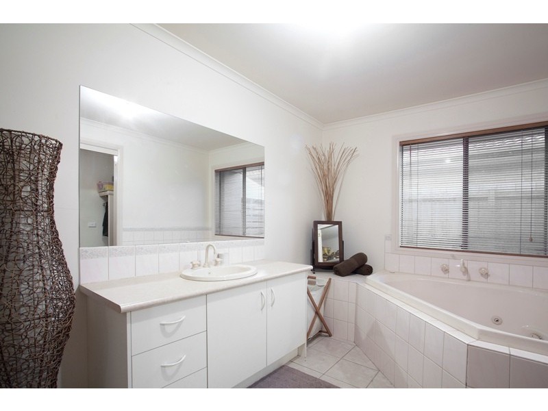 18 Somerset Court, Narre Warren South VIC 3805