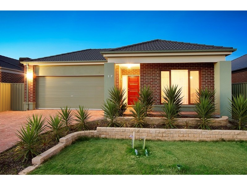 17 Cohens Way, Pakenham VIC 3810