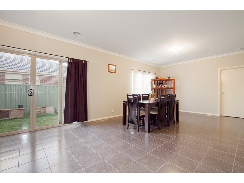 17 Cohens Way, Pakenham VIC 3810