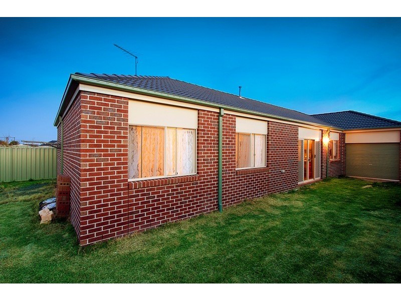 17 Cohens Way, Pakenham VIC 3810