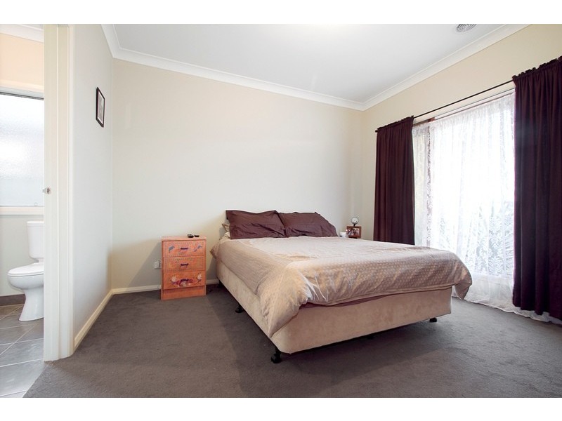 17 Cohens Way, Pakenham VIC 3810