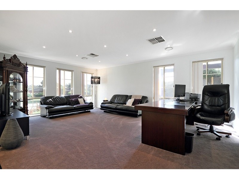 96 Kurrajong Road, Narre Warren VIC 3805