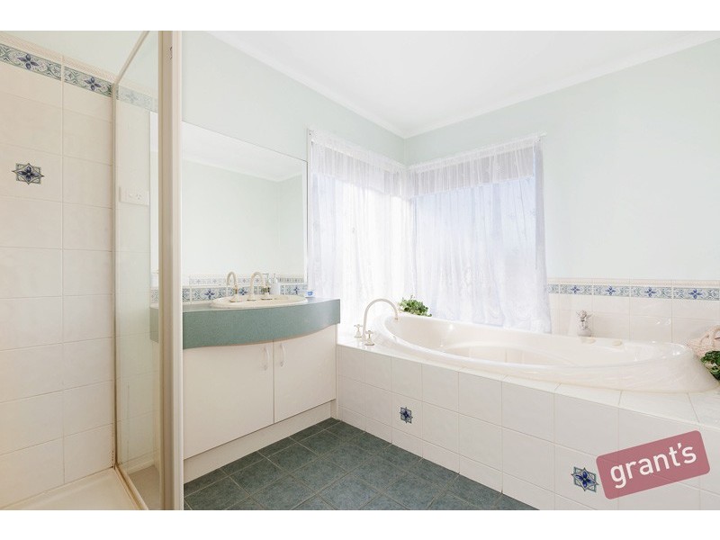 25 Beethoven Drive, Narre Warren South VIC 3805