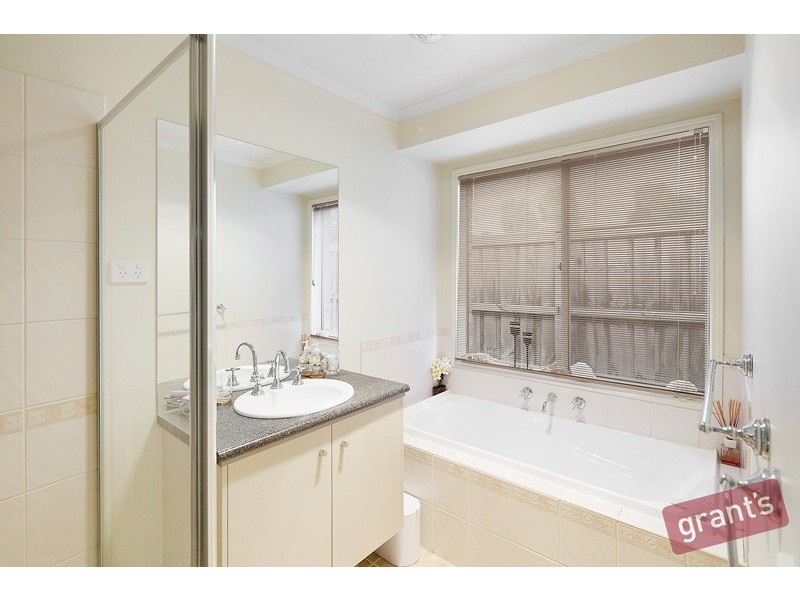 2 Bramble Close, Lyndhurst VIC 3975