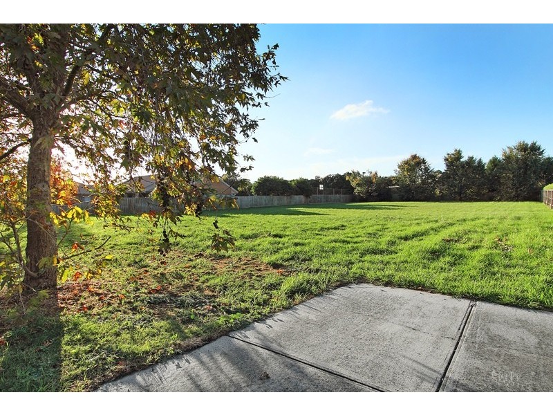 9 Heathdale Road, Narre Warren North VIC 3804