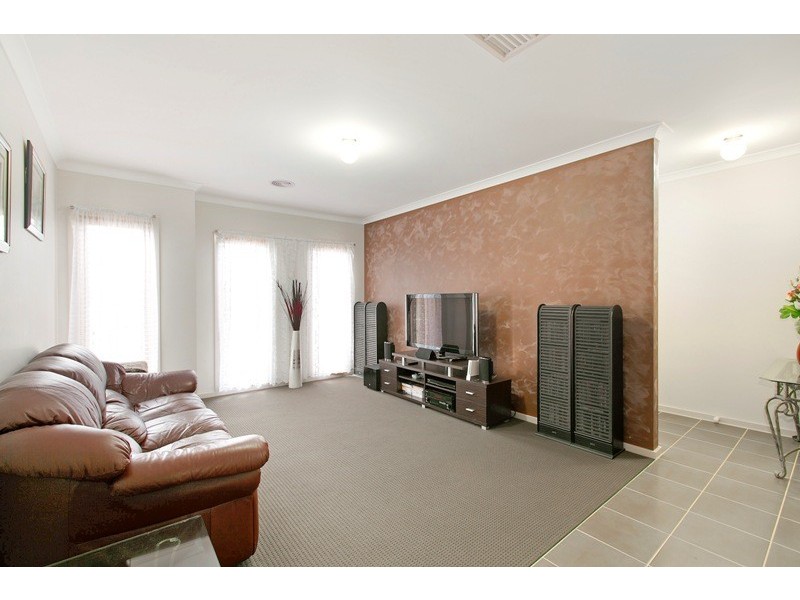 99 Sabel Drive, Cranbourne North VIC 3977