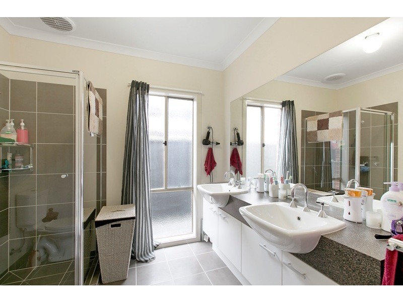 99 Sabel Drive, Cranbourne North VIC 3977