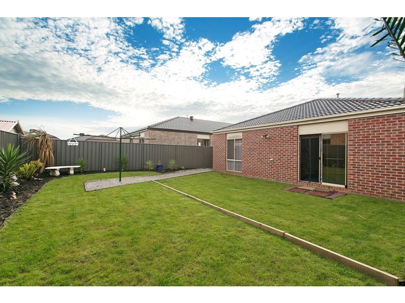 99 Sabel Drive, Cranbourne North VIC 3977
