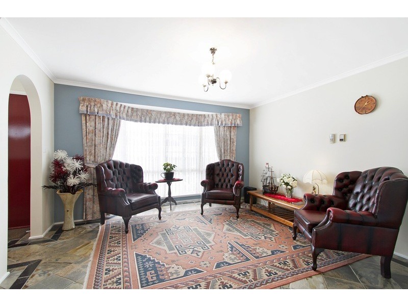 11 Redleap Court, Endeavour Hills VIC 3802