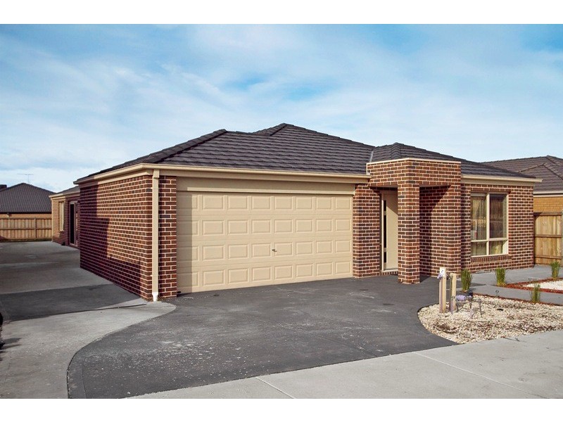 15 Olivebank Crescent, Cranbourne North VIC 3977