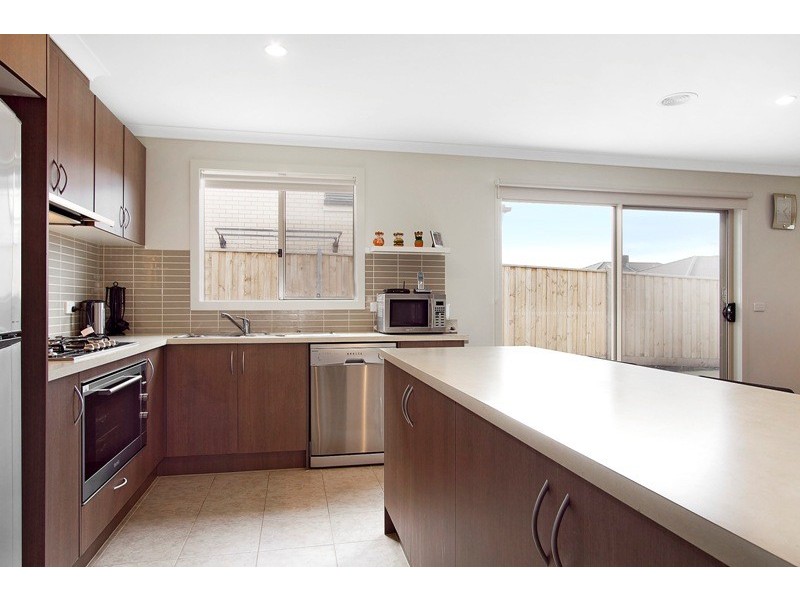 15 Olivebank Crescent, Cranbourne North VIC 3977