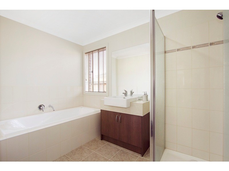 15 Olivebank Crescent, Cranbourne North VIC 3977