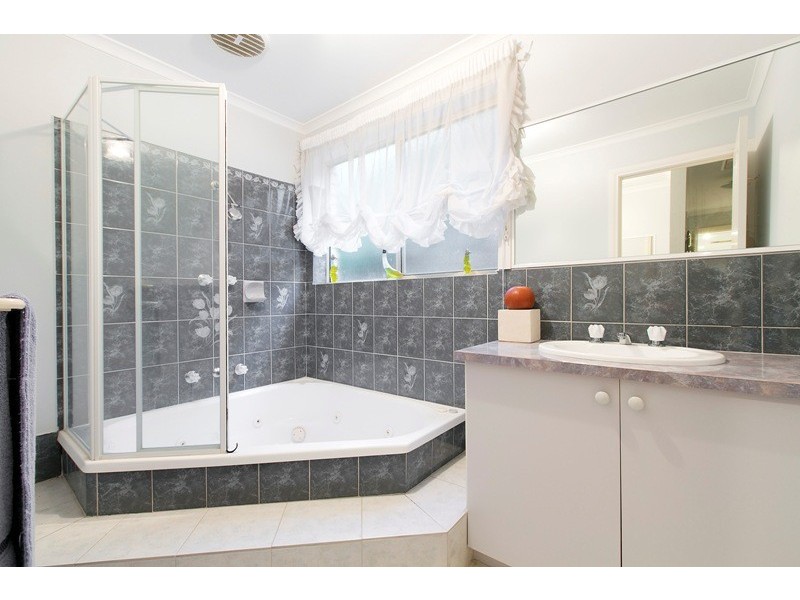 23 Crystal Brook Court, Narre Warren South VIC 3805