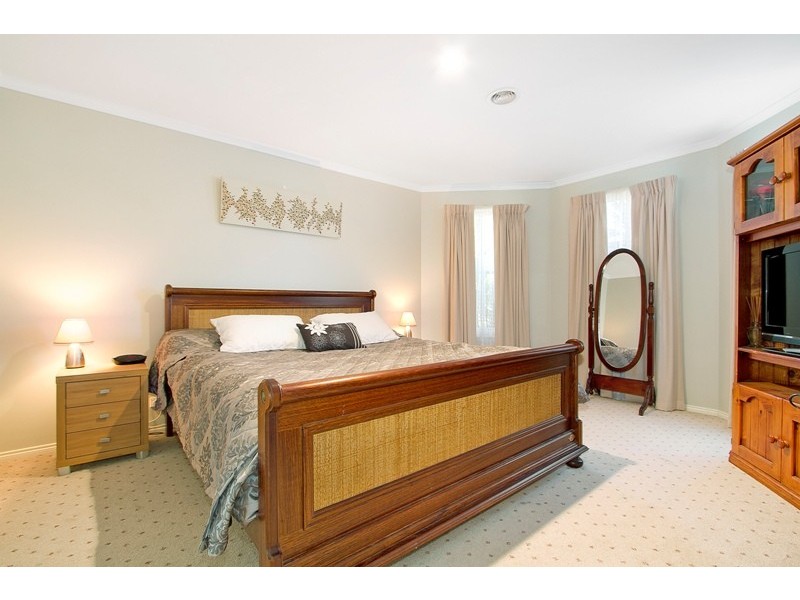 31 Kippenross Drive, Narre Warren South VIC 3805