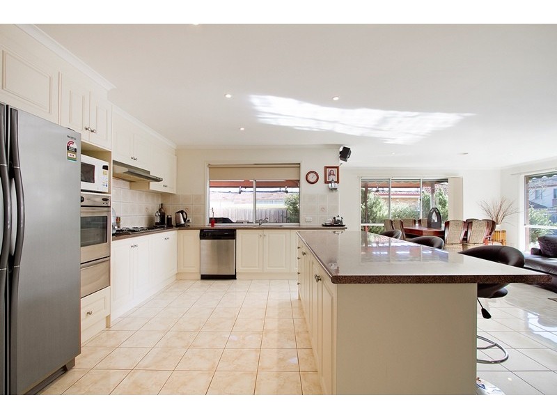 31 Kippenross Drive, Narre Warren South VIC 3805