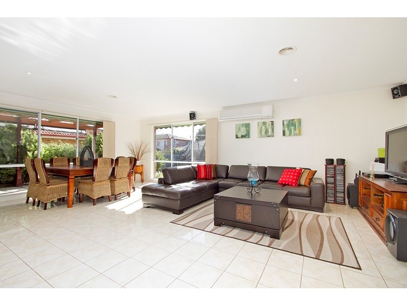 31 Kippenross Drive, Narre Warren South VIC 3805