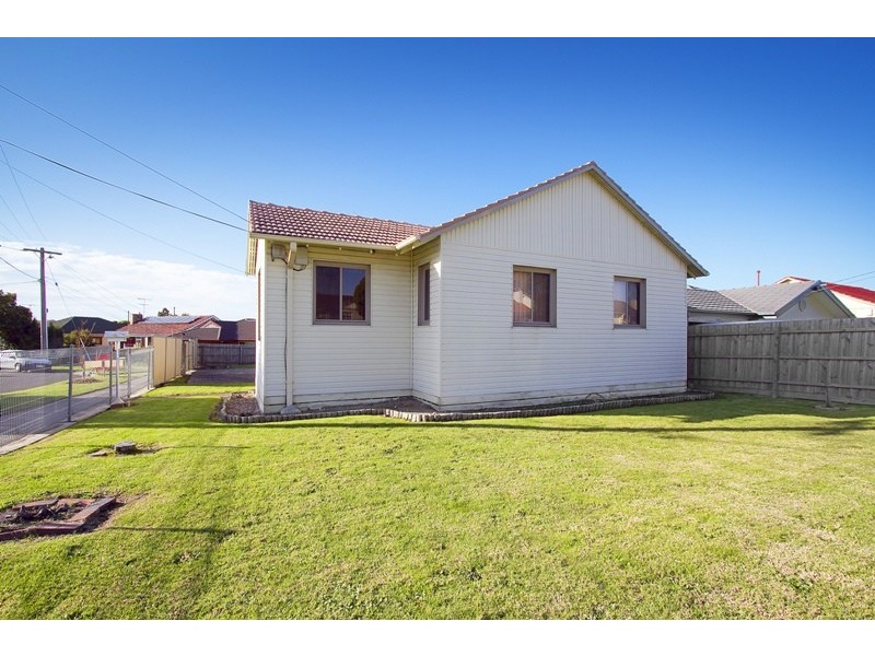 8 Curtin Crescent, Dandenong North VIC 3175