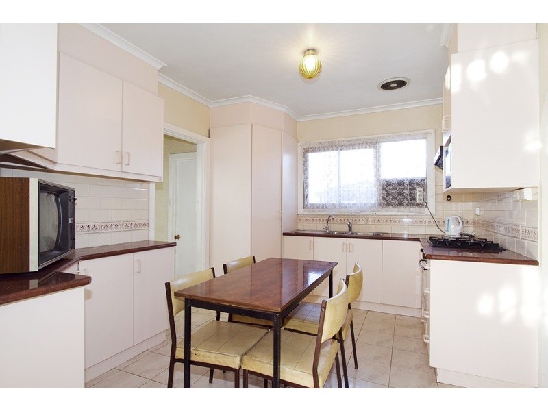 8 Curtin Crescent, Dandenong North VIC 3175