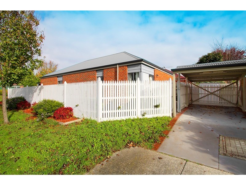 27 Hickory Drive, Narre Warren South VIC 3805