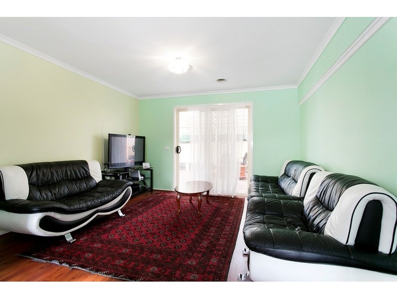 1 Emoh Close, Cranbourne VIC 3977