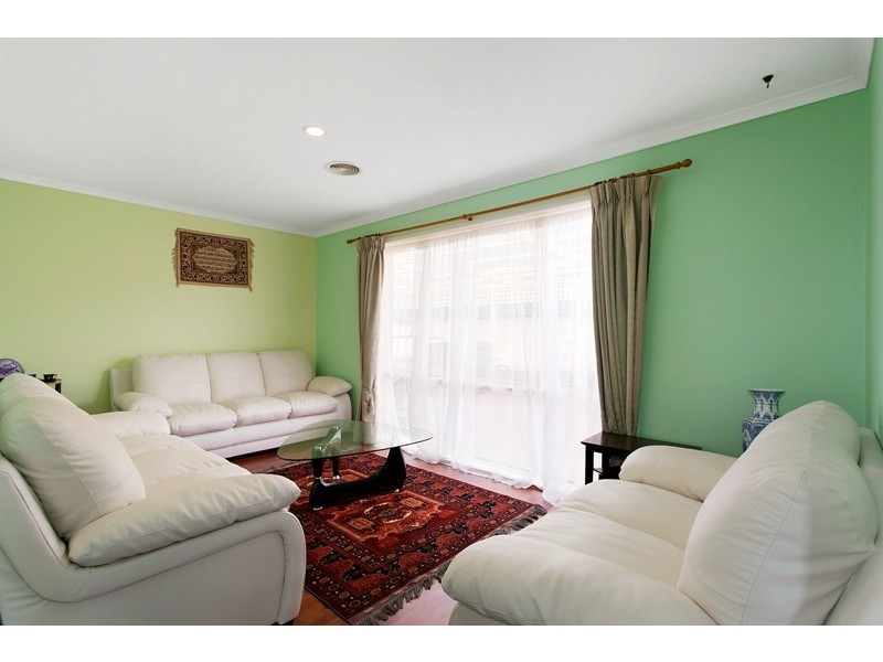 1 Emoh Close, Cranbourne VIC 3977