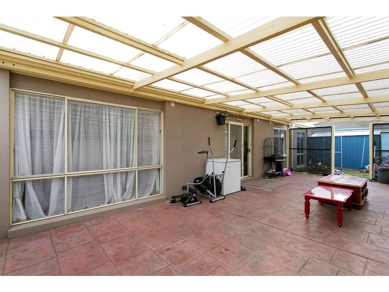1 Emoh Close, Cranbourne VIC 3977