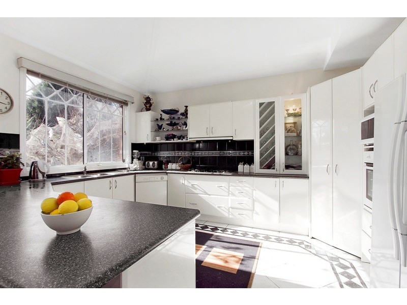 25 Maryrose Crescent, Endeavour Hills VIC 3802