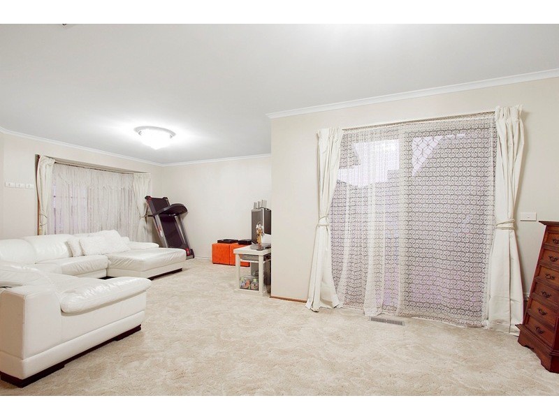 17 Warana Drive, Hampton Park VIC 3976