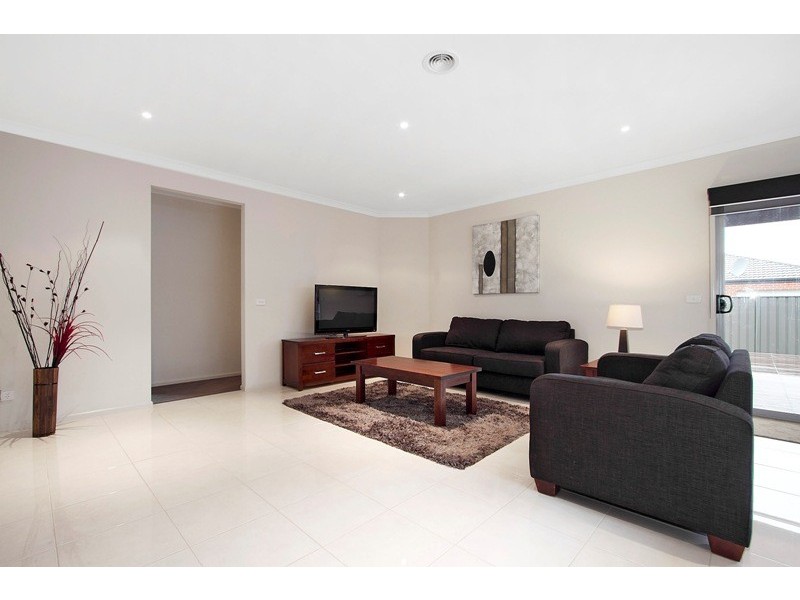 31 Kindred Avenue, Cranbourne North VIC 3977