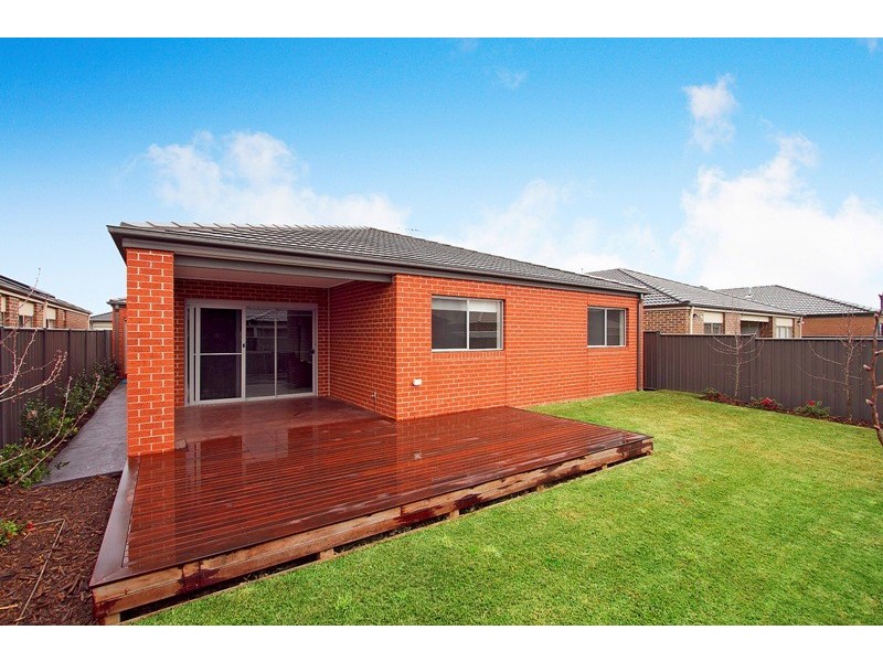 31 Kindred Avenue, Cranbourne North VIC 3977