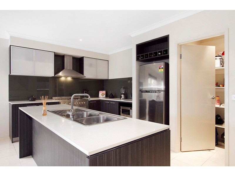 31 Kindred Avenue, Cranbourne North VIC 3977